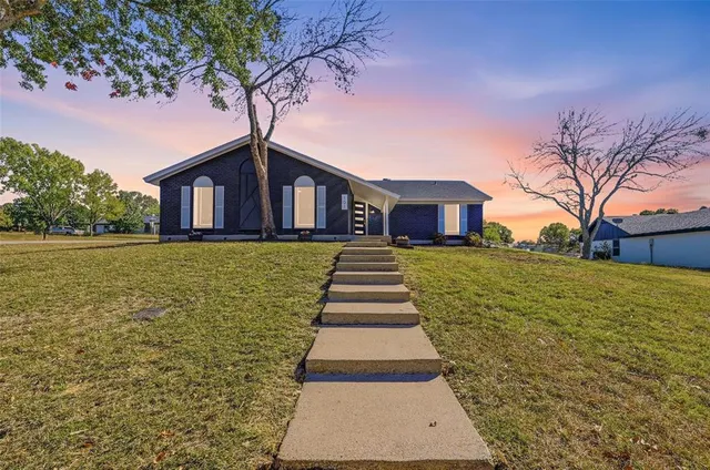 $364,900 | 101 Park Trail Place, Joshua, TX 76058