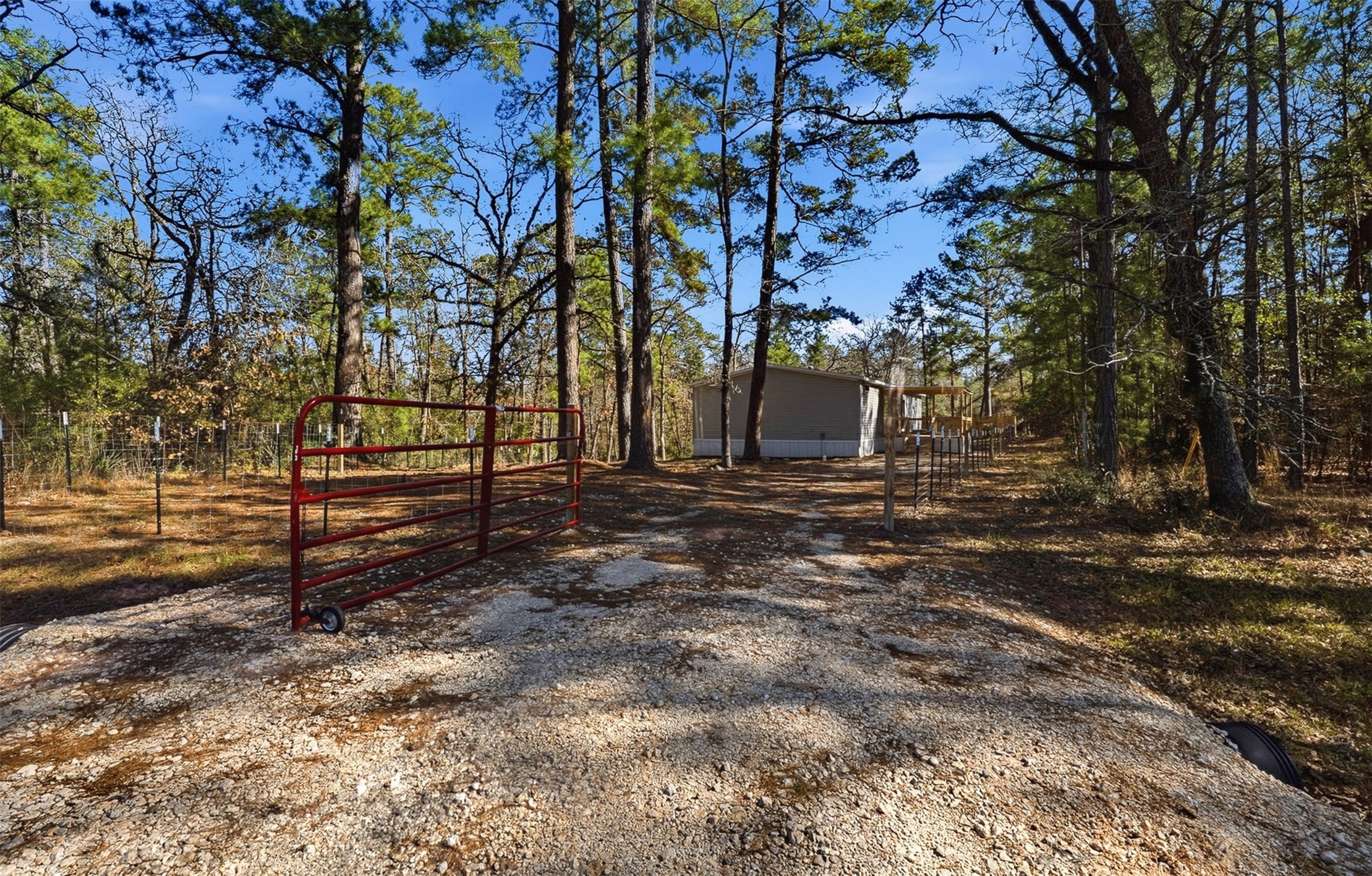 140 Michaels Lane Huntsville, TX 77320 - Photo 5 of 29