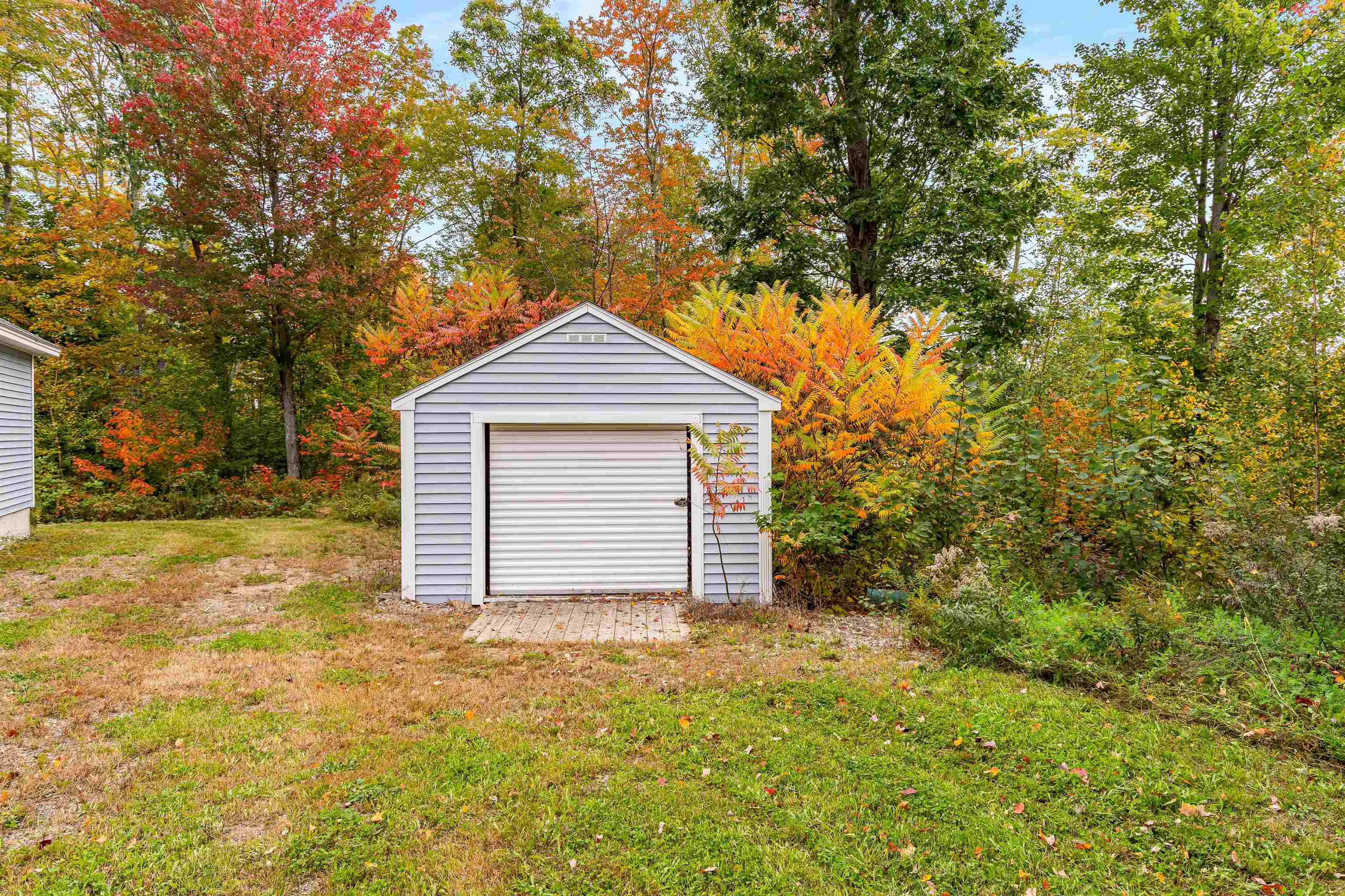 2131 Dover Road Epsom, NH 03234 - Photo 13 of 40