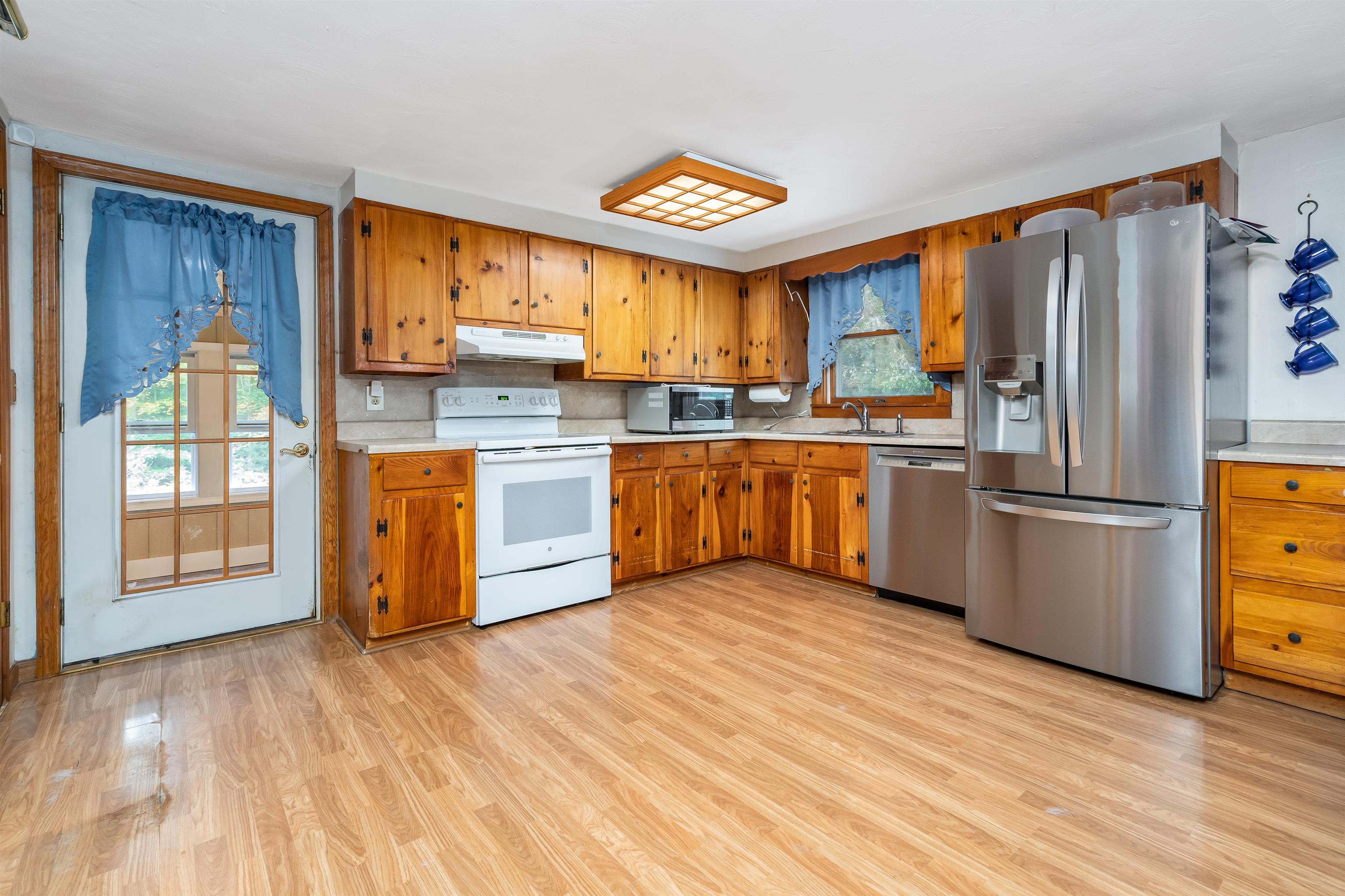 2131 Dover Road Epsom, NH 03234 - Photo 21 of 40