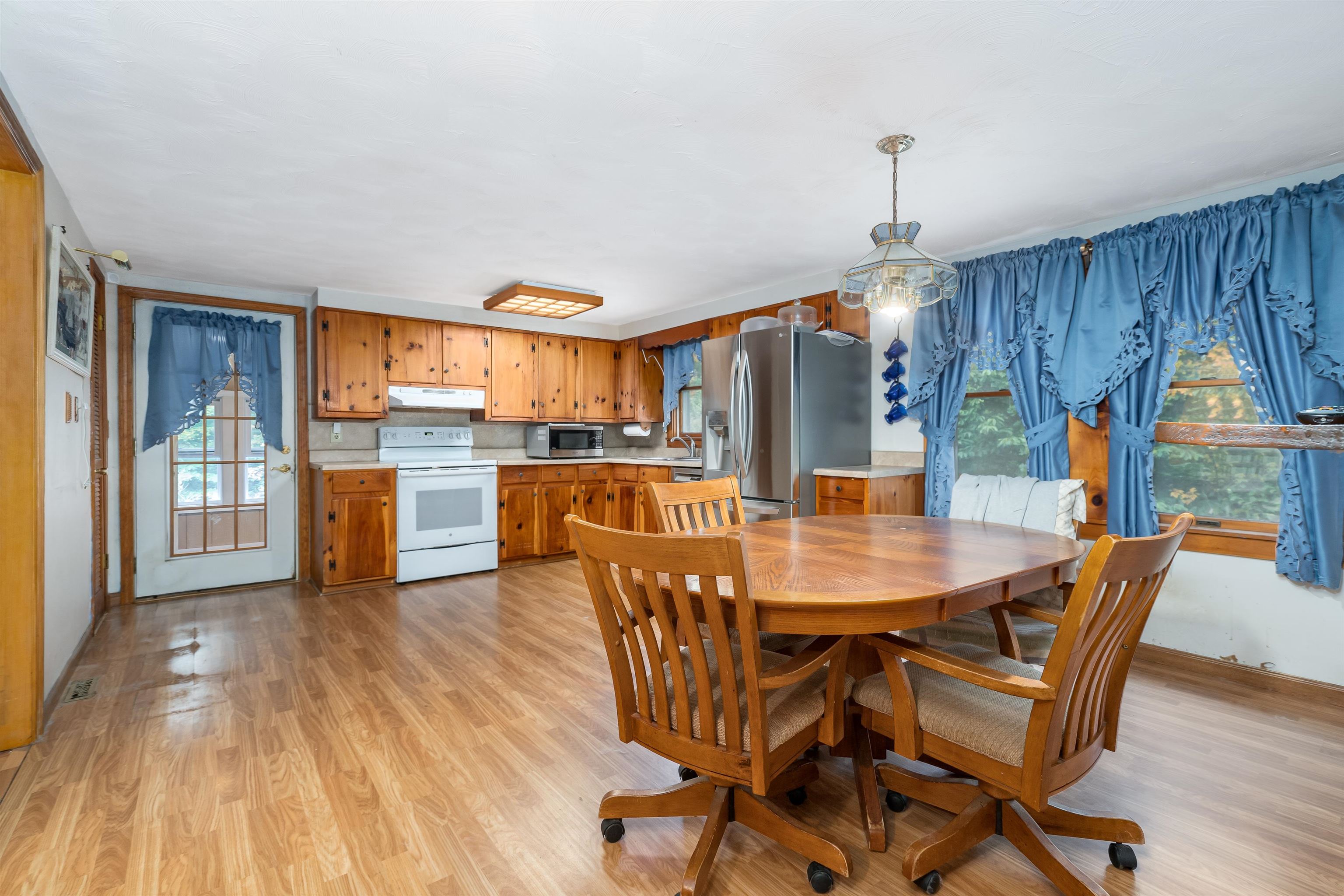 2131 Dover Road Epsom, NH 03234 - Photo 25 of 40