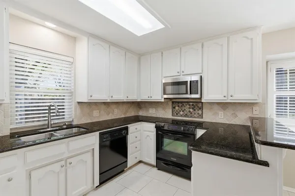 $465,000 | 1704 Saxon Drive, Bedford, TX 76021