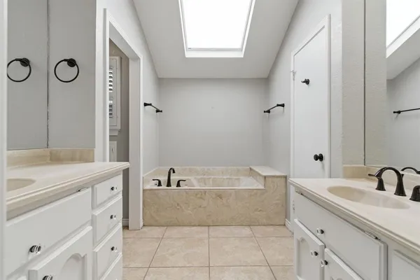 $465,000 | 1704 Saxon Drive, Bedford, TX 76021