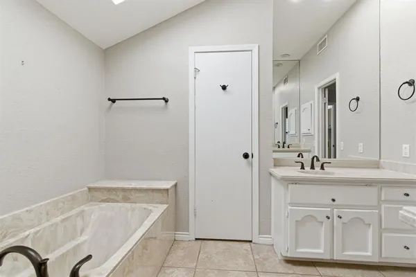 $465,000 | 1704 Saxon Drive, Bedford, TX 76021