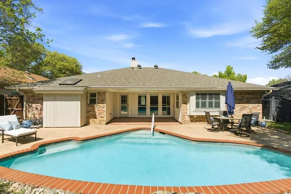 $465,000 | 1704 Saxon Drive, Bedford, TX 76021