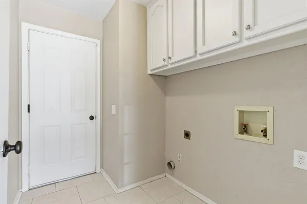 $465,000 | 1704 Saxon Drive, Bedford, TX 76021