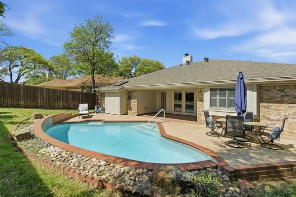 $465,000 | 1704 Saxon Drive, Bedford, TX 76021