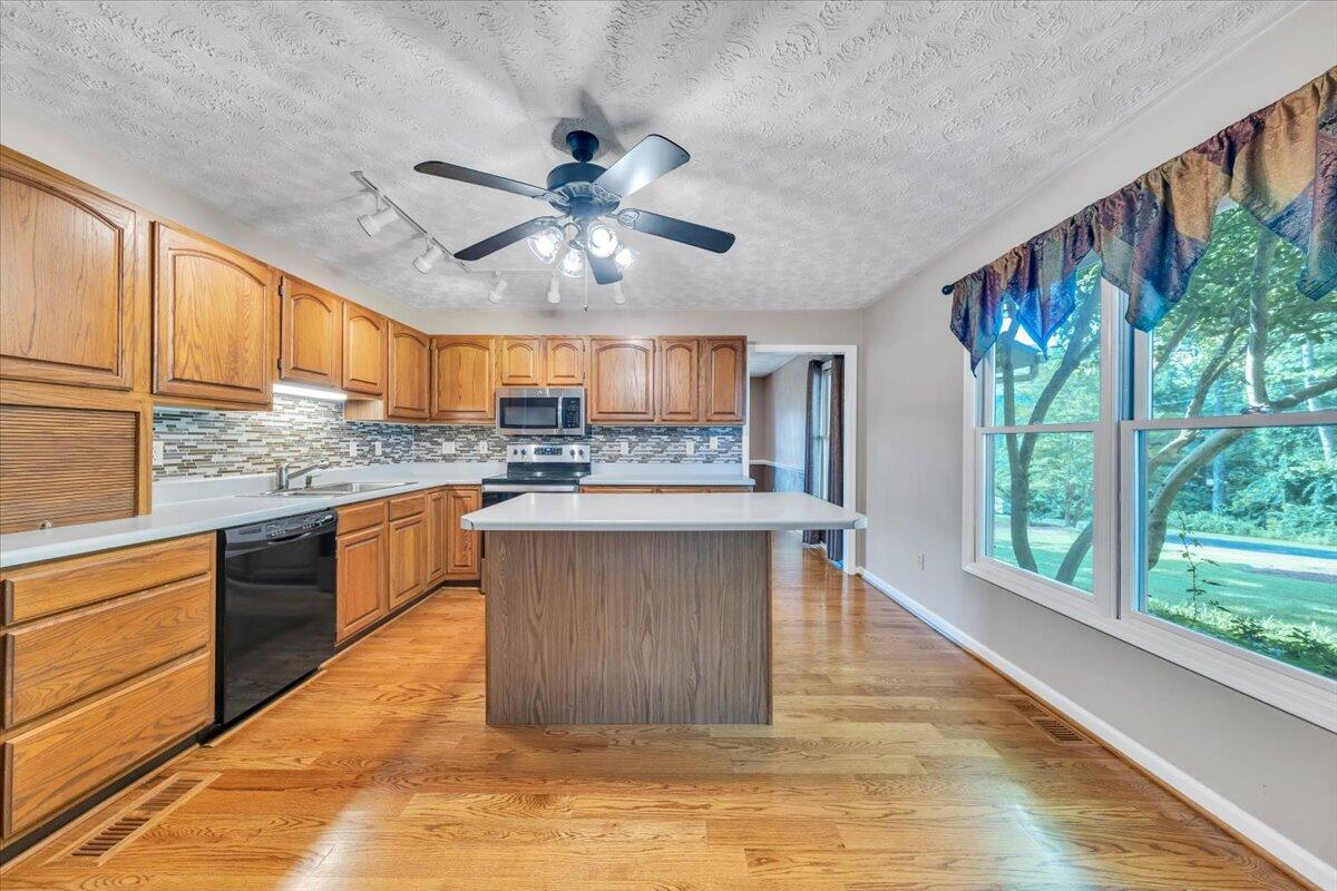 5145 Bradshaw Road Salem, VA 24153 - Photo 23 of 93 21-MIB01899