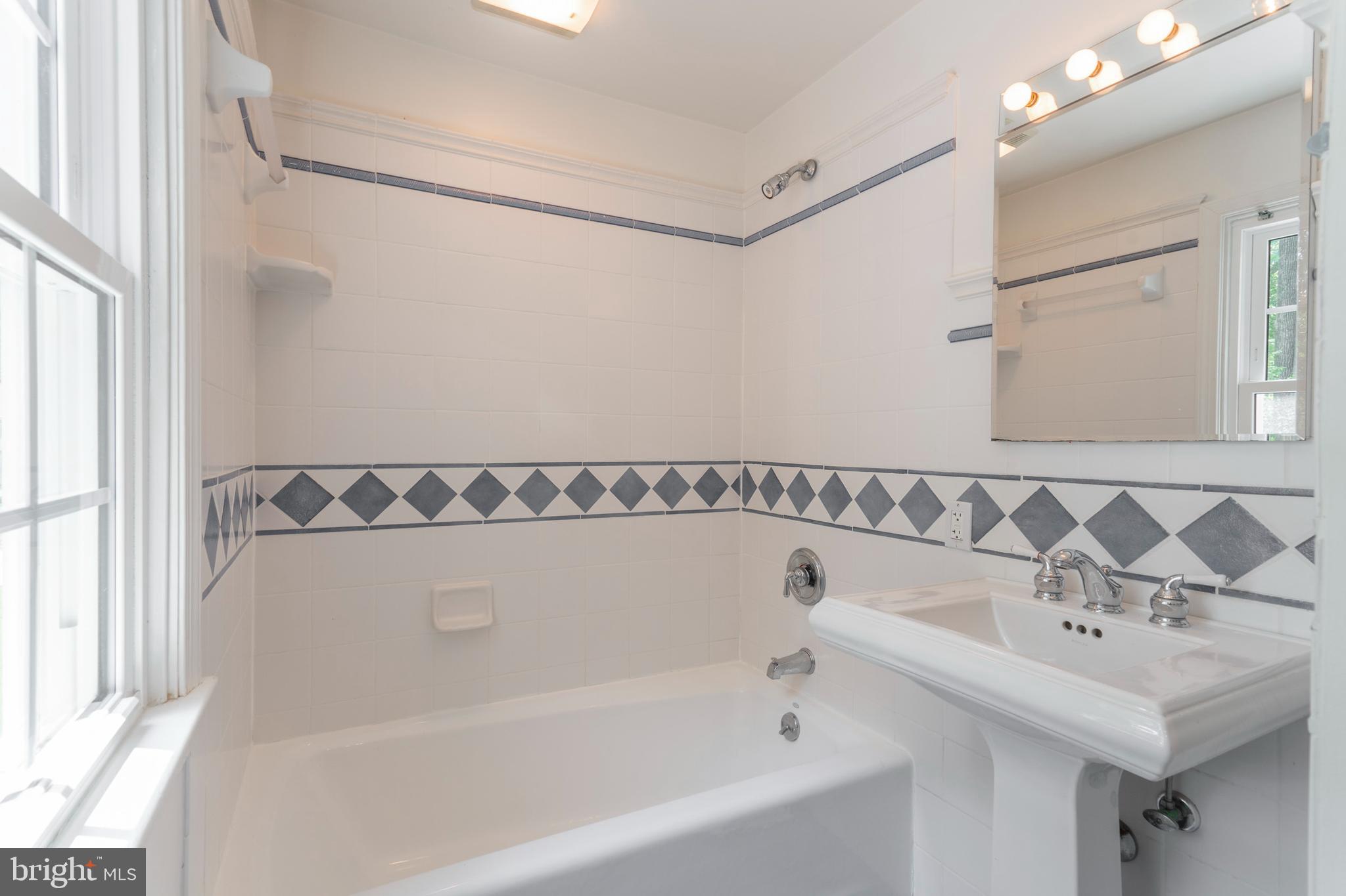 735 Woodcrest Road Wayne, PA 19087 - Photo 40 of 50 a bathroom with a bathtub and a sink