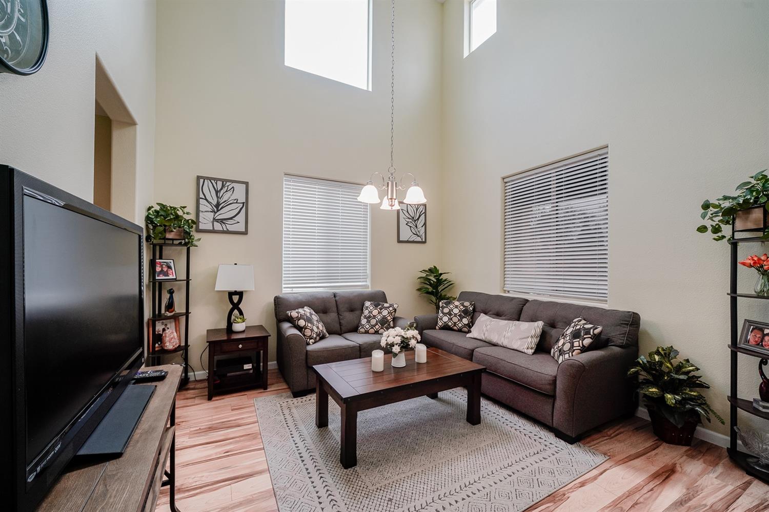 1483 La Quinta Way Madera, CA 93638 - Photo 5 of 37