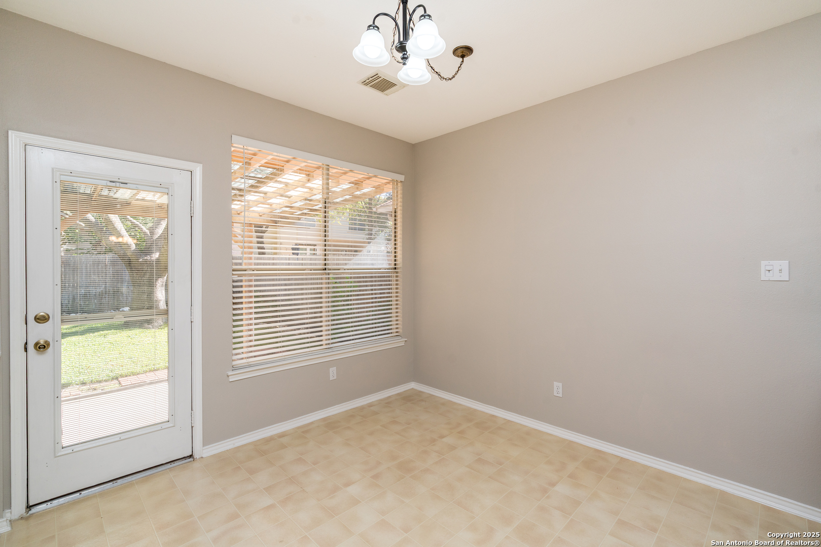 244 Turkey Tree Cibolo, TX 78108 - Photo 9 of 48 an empty room with a window