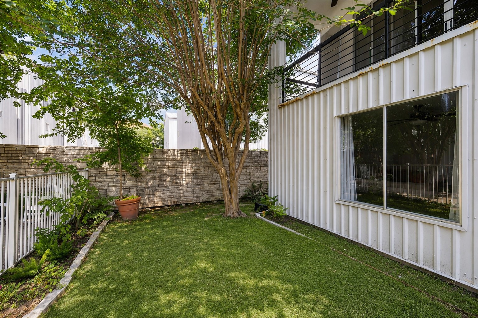 616 Lester Street Houston, TX 77007 - Photo 3 of 25