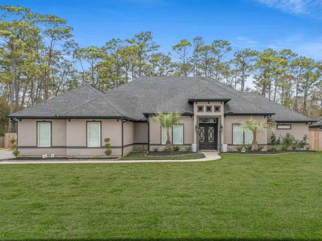$899,999 | 5520 Forest Cove Drive, Dickinson, TX 77539