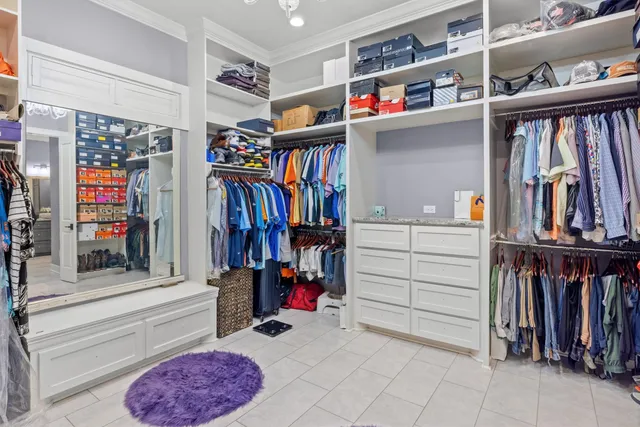 $899,999 | 5520 Forest Cove Drive, Dickinson, TX 77539