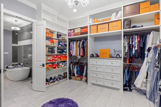 $899,999 | 5520 Forest Cove Drive, Dickinson, TX 77539