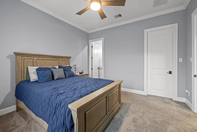 $899,999 | 5520 Forest Cove Drive, Dickinson, TX 77539