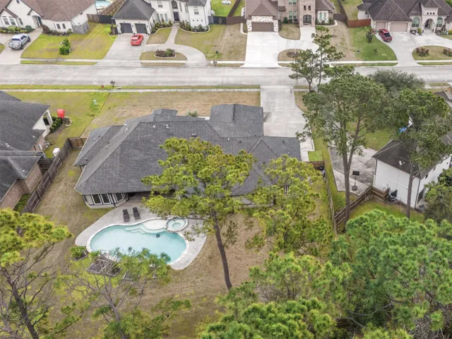 $899,999 | 5520 Forest Cove Drive, Dickinson, TX 77539