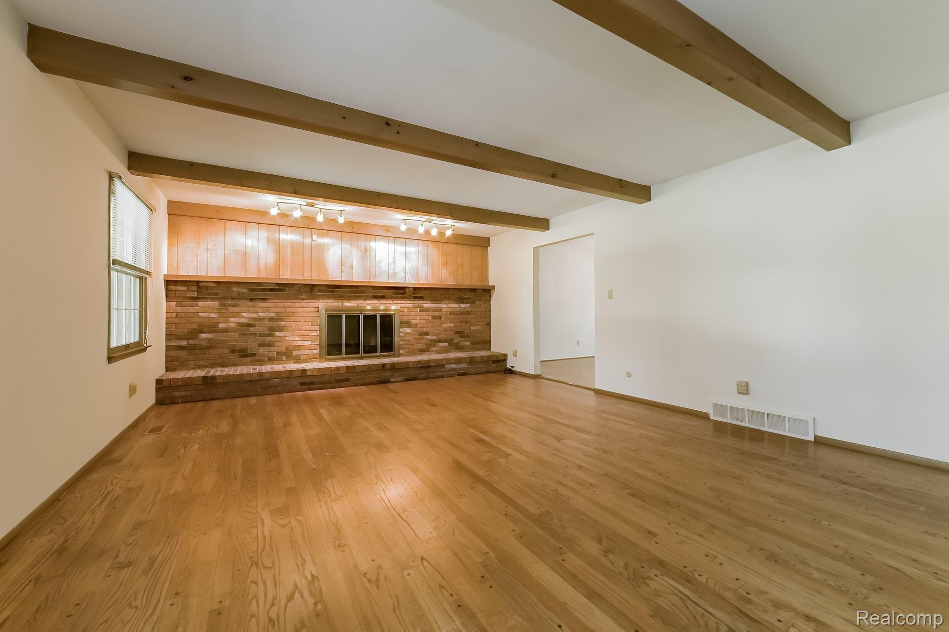 896 Allston Drive Rochester, MI 48309 - Photo 17 of 57 017-photo-family-room-8358006.jpg