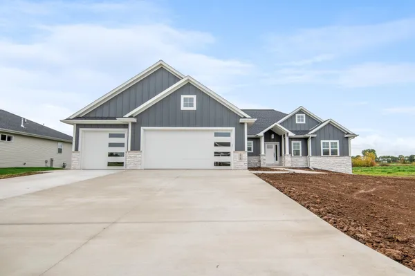 $634,900 | 278 Kerrigan Drive, Wrightstown, WI 54180