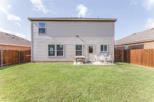 a view of a house with backyard and porch