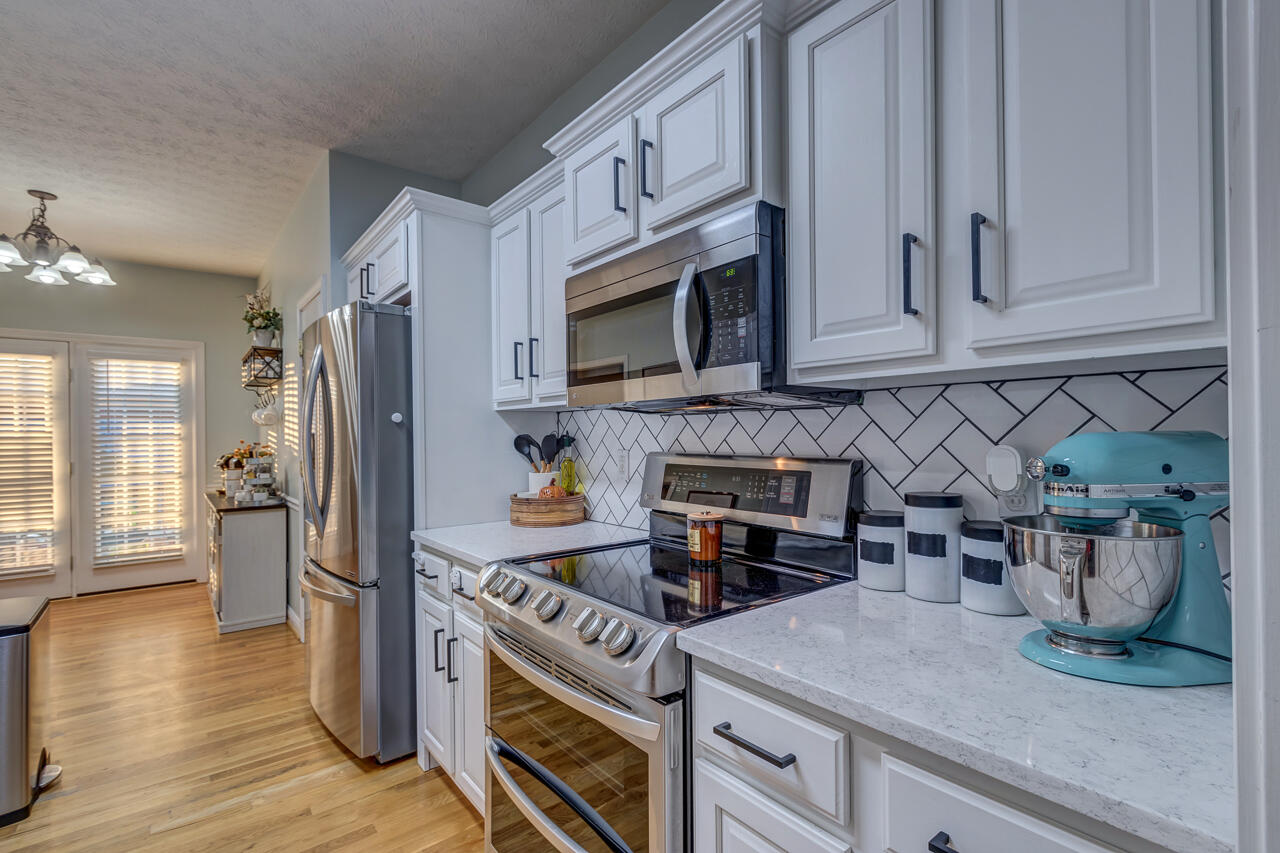 166 Locust Ridge Road Frankfort, KY 40601 - Photo 11 of 34 Splendid Stainless Steel Appliances!
