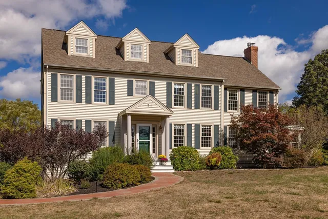 $1,100,000 | 71 Winnicut Road, North Hampton, NH 03862
