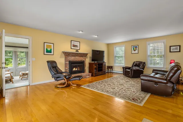$1,100,000 | 71 Winnicut Road, North Hampton, NH 03862