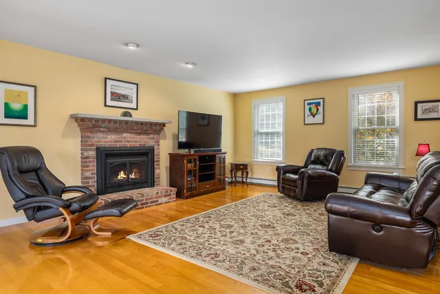 $1,100,000 | 71 Winnicut Road, North Hampton, NH 03862