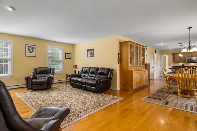 $1,100,000 | 71 Winnicut Road, North Hampton, NH 03862