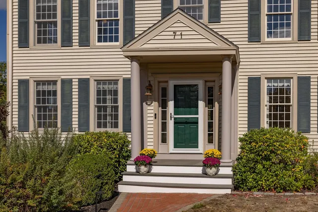 $1,100,000 | 71 Winnicut Road, North Hampton, NH 03862