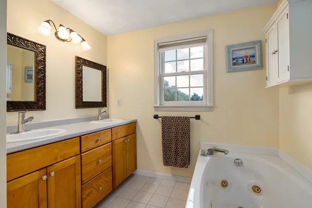 $1,100,000 | 71 Winnicut Road, North Hampton, NH 03862