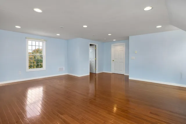 $1,100,000 | 71 Winnicut Road, North Hampton, NH 03862