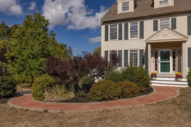 $1,100,000 | 71 Winnicut Road, North Hampton, NH 03862