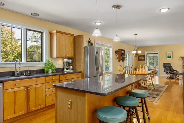 $1,100,000 | 71 Winnicut Road, North Hampton, NH 03862