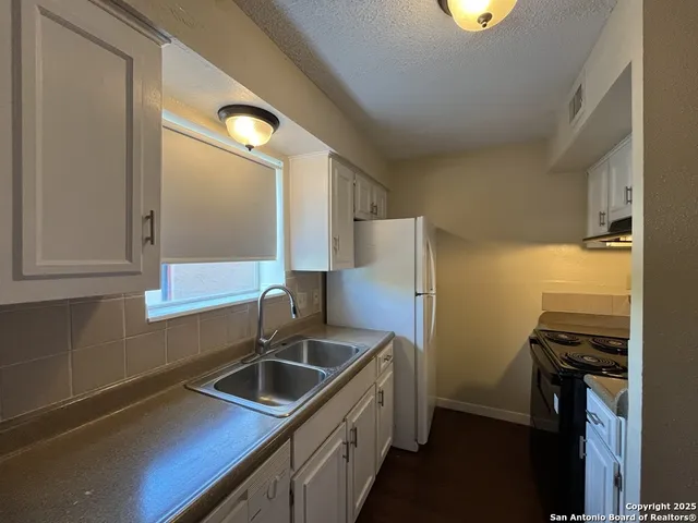 $725 | 3243 Nacogdoches Road, Unit 404, San Antonio, TX 78217