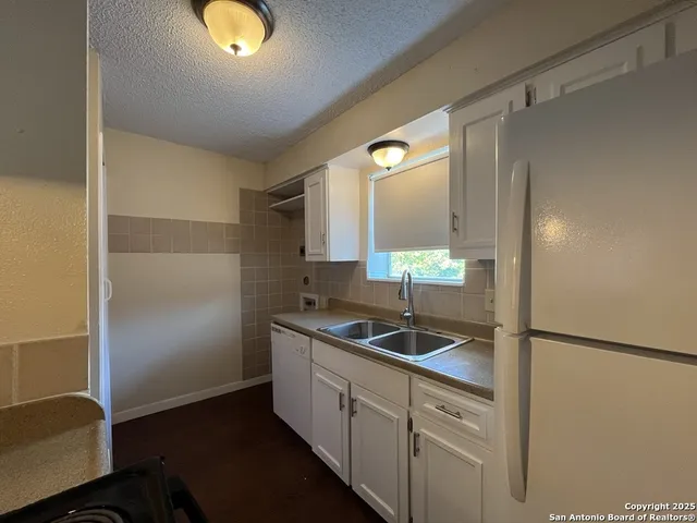 $725 | 3243 Nacogdoches Road, Unit 404, San Antonio, TX 78217