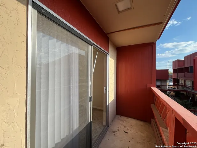 $725 | 3243 Nacogdoches Road, Unit 404, San Antonio, TX 78217