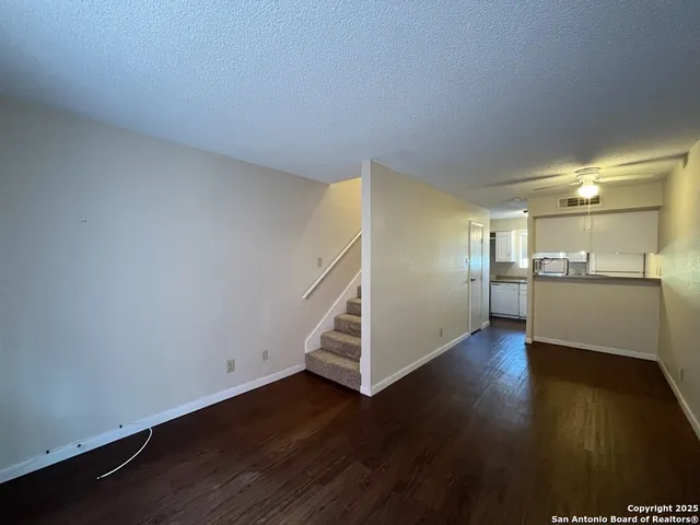 $725 | 3243 Nacogdoches Road, Unit 404, San Antonio, TX 78217