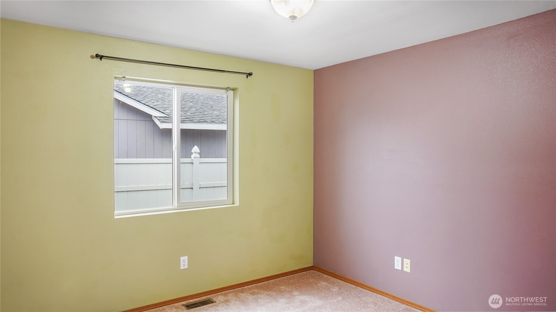 940 Capstone Avenue Othello, WA 99344 - Photo 20 of 25 a view of an empty room with a window