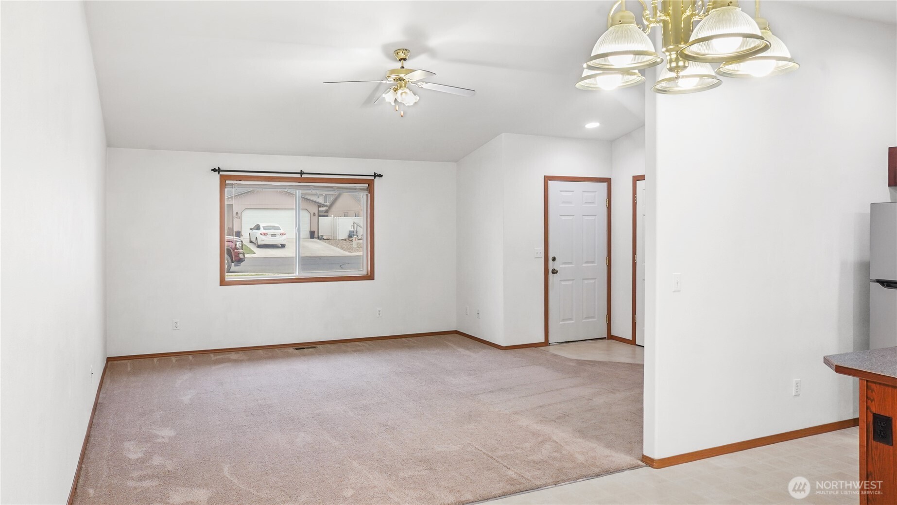 940 Capstone Avenue Othello, WA 99344 - Photo 8 of 25 a view of an empty room with a window