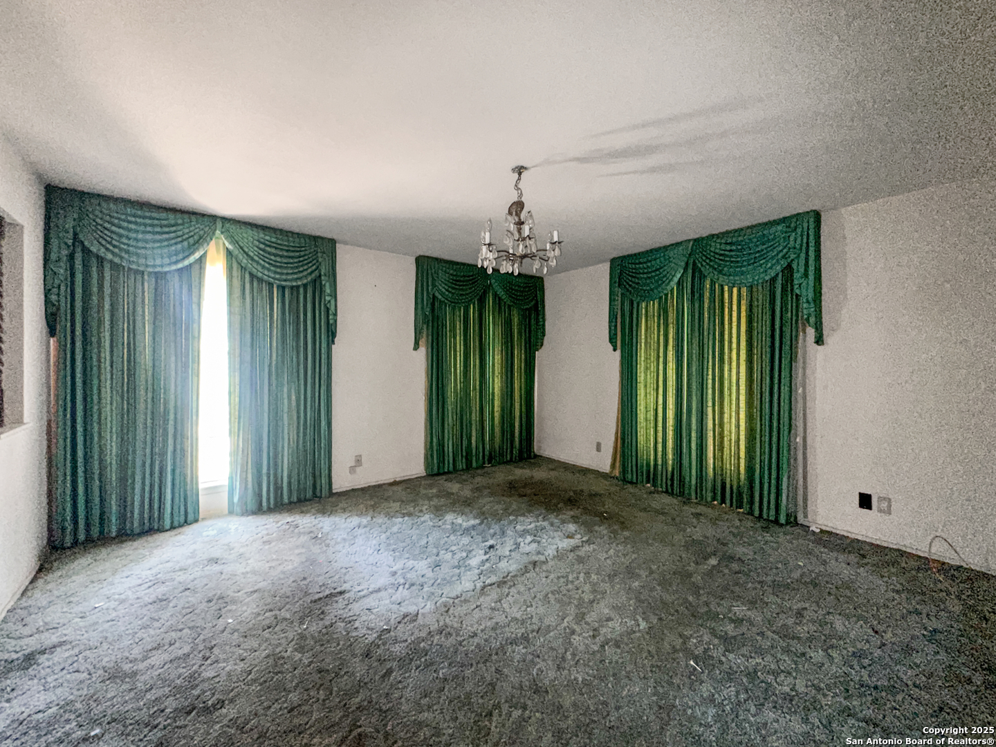 9107 Old Mill Road San Antonio, TX 78230 - Photo 9 of 14 a view of a big room with windows and chandelier
