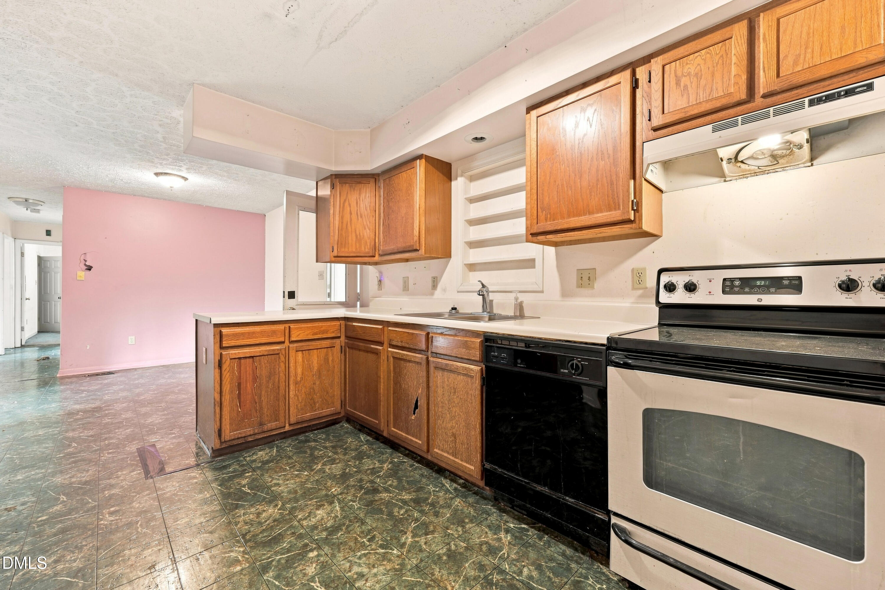 7912 Smith Road Apex, NC 27539 - Photo 23 of 35 Kitchen
