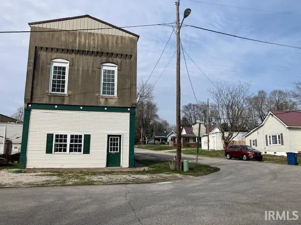 $59,900 | 210 West Main Street, Wheatland, IN 47597