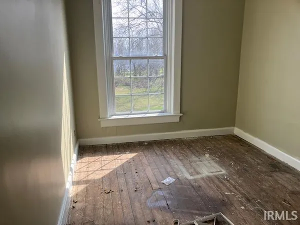 $59,900 | 210 West Main Street, Wheatland, IN 47597