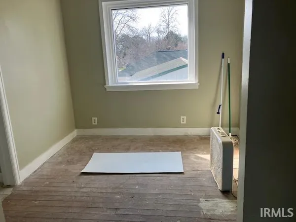 $59,900 | 210 West Main Street, Wheatland, IN 47597