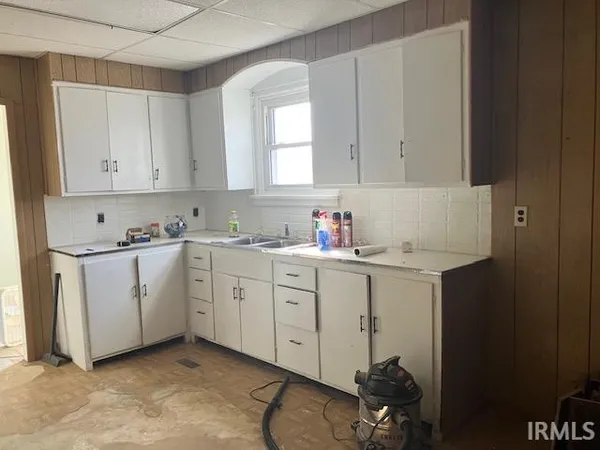 $59,900 | 210 West Main Street, Wheatland, IN 47597