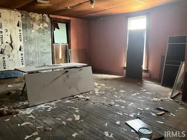 $59,900 | 210 West Main Street, Wheatland, IN 47597
