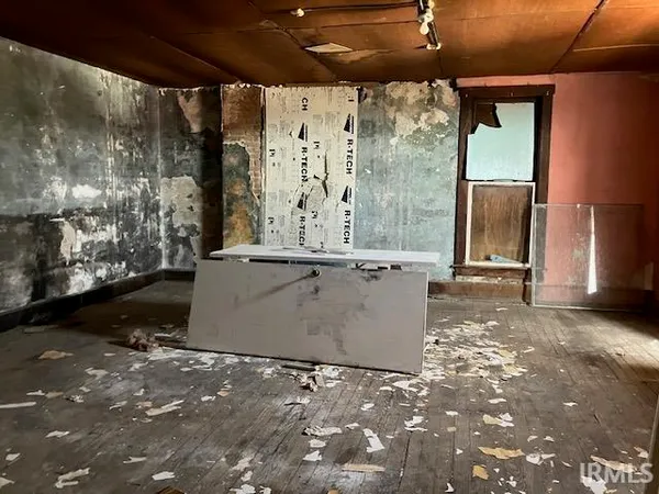 $59,900 | 210 West Main Street, Wheatland, IN 47597