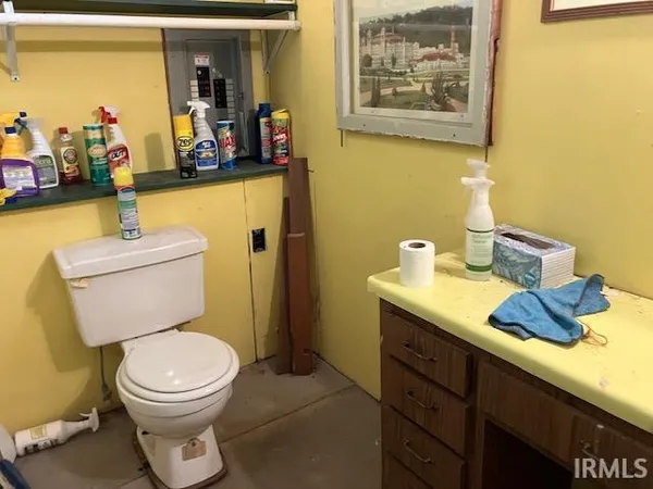 $59,900 | 210 West Main Street, Wheatland, IN 47597