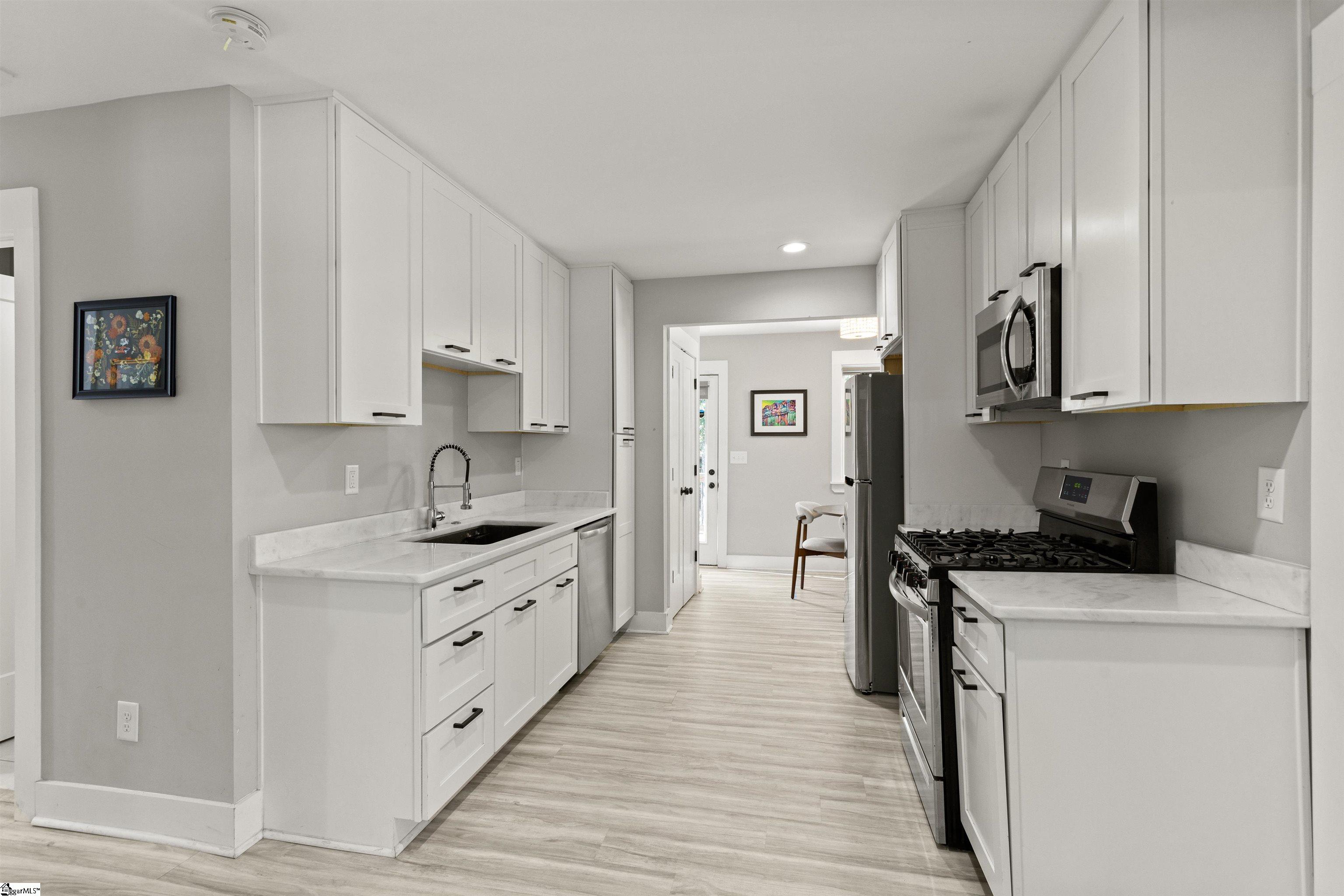11 Pleasant Ridge Avenue Greenville, SC 29605 - Photo 8 of 28 Gallery Image 8